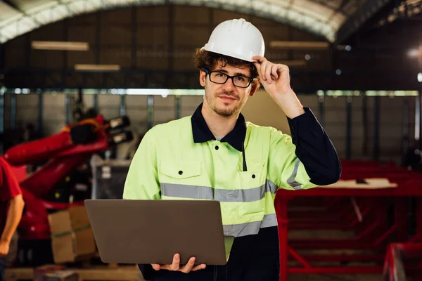 Portrait Happy Male Mechanical Engineer Worker White Hard Hat Safety — Stock fotografie