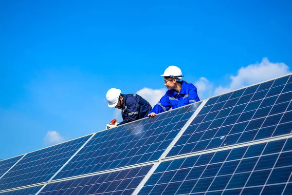 stock image Solar panel station, Engineer worker installing solar panel at solar energy farm field, Alternative energy