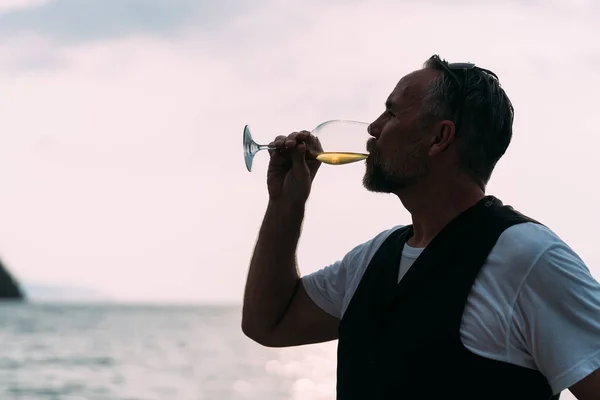Man Drinking Wine Glass Luxury Yachts Happy Man Enjoying Summer — Fotografia de Stock