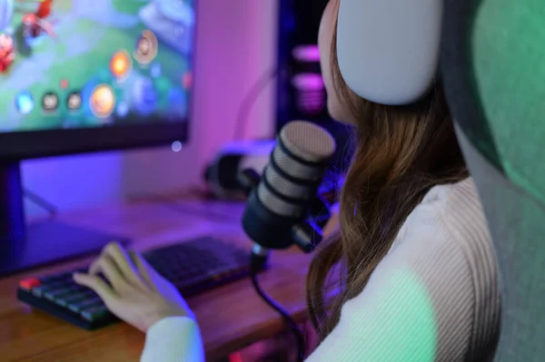 Young Female Game Streamer Playing Online Game Computer Home Gamer — Stock Photo, Image