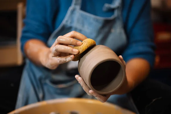 Close Skillful Hands Making Sculpting Pottery Jar Potter Wheel Tools — Fotografia de Stock