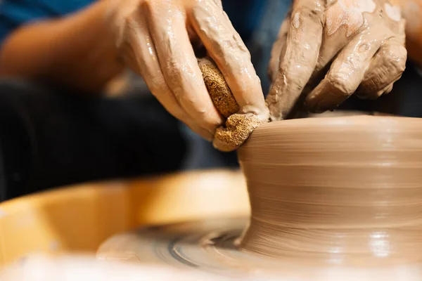 Close Skillful Hands Making Sculpting Pottery Jar Potter Wheel Tools — Foto Stock
