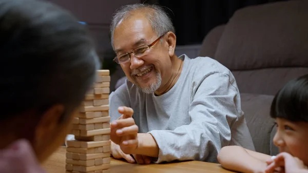Avós Sênior Desfrutando Com Jogo Com Família Avô Saudável Jogando — Fotografia de Stock
