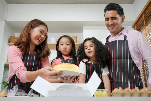 Family Activities Home Child Making Cake Family Family Having Fun — Stock Photo, Image