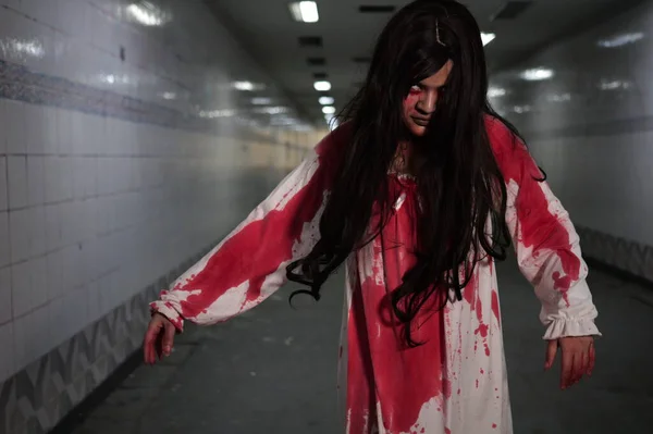 Scary Woman White Dress Bloodstain Murder Ghost Hallway Haunted House — Stock Photo, Image