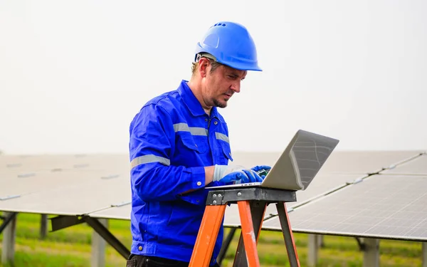 Maintenance engineer team checking and installing solar panels on solar cell farm, Technician working on ecological solar farm, People with clean energy technology, Renewable energy, Solar power plant