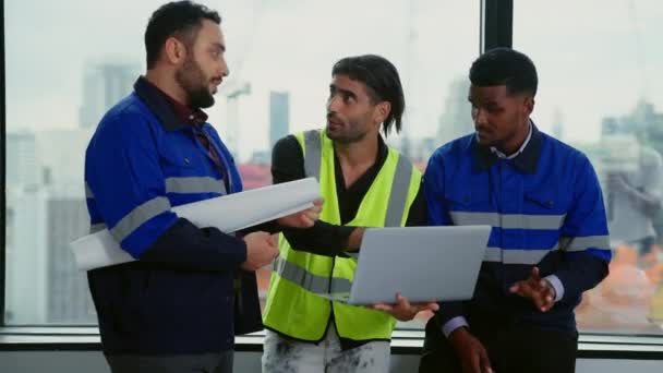 Professional Construction Engineers Team Using Blueprint Project Plan Brainstorming Working — Stock video