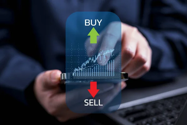 仮想ホログラム株式の増加 株式市場への価格投資の売買 計画と戦略を持つビジネスマン ビジネスの成長 進捗または成功の概念 — ストック写真