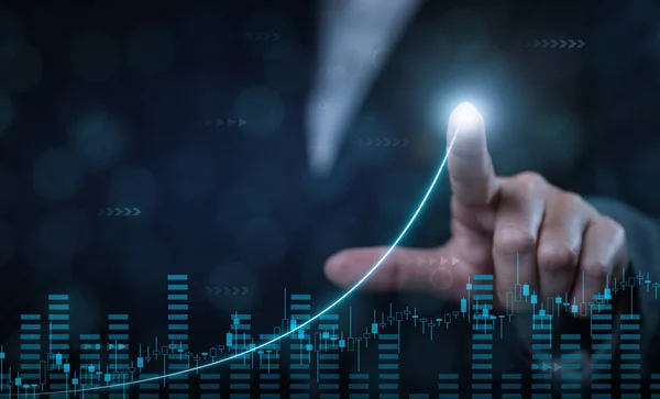 Üzletember Üzleti Finanszírozási Adatok Elemzése Grafikon Jelentés Technológia Pénzügyi Menedzsment — Stock Fotó