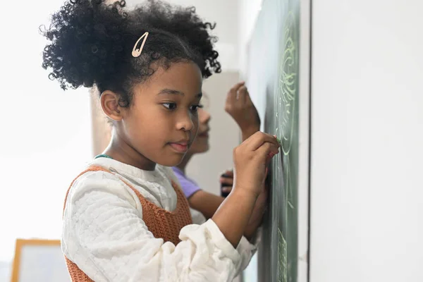 Happy Girls Pupils Writing Blackboard Classroom Elemschool Students Doing Test — Stock Fotó