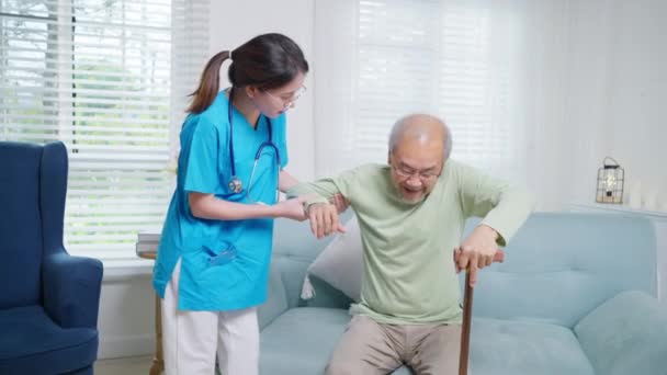 Senior Man Knee Problems Elderly Patient Sofa Trying Stand Walking — ストック動画