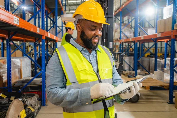 Warehouse Workers Checking Controlling Boxes Warehouse Professional Warehouse Workers Moving — Stock Photo, Image