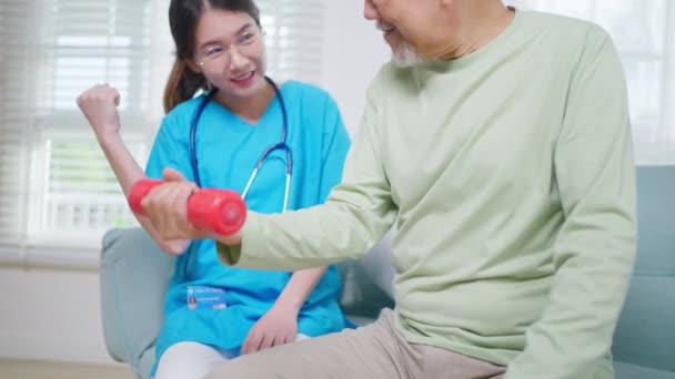 Senior People Doing Physical Therapy Surgery Operation Elderly Adult Exercising — Stockvideo
