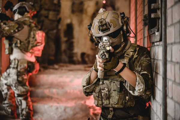 Expert Team Van Soldaten Vallen Vijand Tijdens Militaire Operatie Leger — Stockfoto