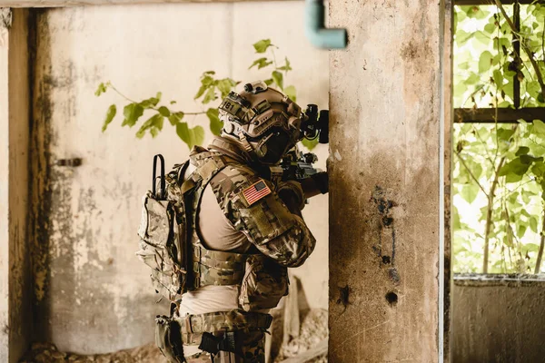 Smart Teamarbeid Soldater Som Løper Fremover Angriper Fienden Militæroperasjonen Soldater – stockfoto
