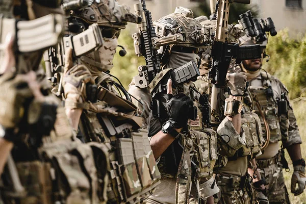 Askeri Harekat Sırasında Ileri Doğru Koşan Düşmana Saldıran Askerlerden Oluşan — Stok fotoğraf