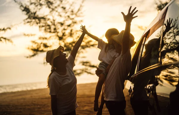 Glückliche Familienreise Strand Familie Mit Auto Roadtrip Auf See Sommer — Stockfoto