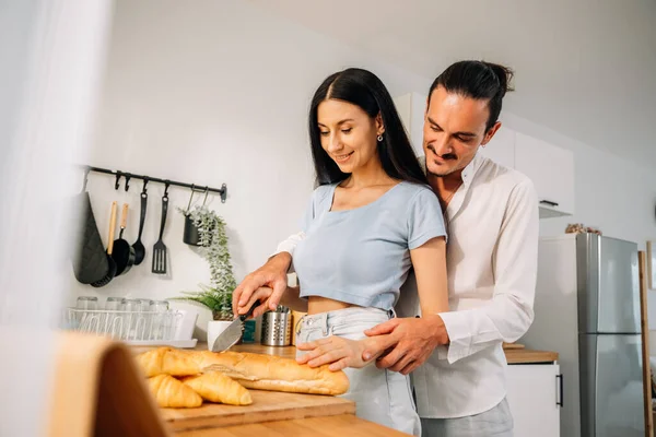 Gesunde Verliebte Kochen Essen Der Küche Glückliches Junges Paar Verbringt — Stockfoto