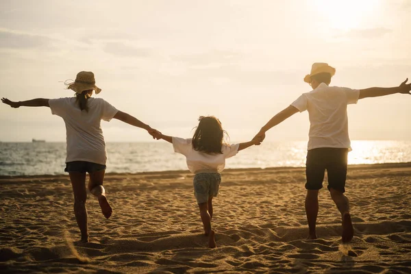 Happy Family Travel Beach Familie Met Auto Road Trip Zee — Stockfoto