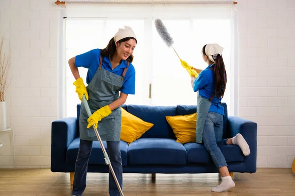 Couple Housekeeping Staff Cleaning House Housekeeping Cleaning Service People Doing — Stock Photo, Image
