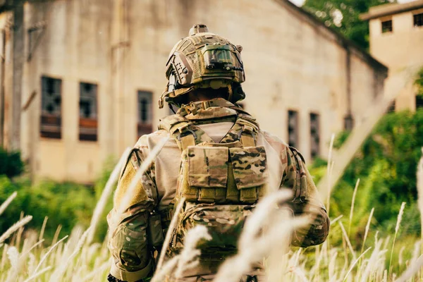 Pintar Kerja Tim Tentara Berjalan Maju Dan Menyerang Musuh Selama — Stok Foto