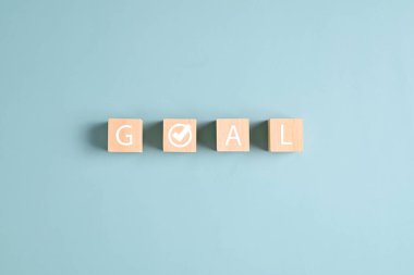 İş hedefi için tahta bloklar, strateji planlama yönetimi, iş mali yatırım verileri, iş süreci ve iş akışı geliştirme konularında hedef kelime. Yüksek kalite fotoğraf