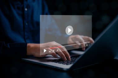 Video sosyal medya. Dizüstü bilgisayardaki öğretim kursu oynatıcı pencere sanal ekran monitörü