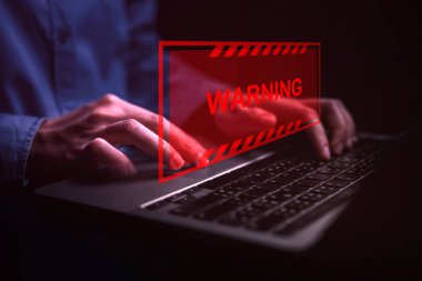 Uyarı ve spam ileti simgesi olan kişiler
