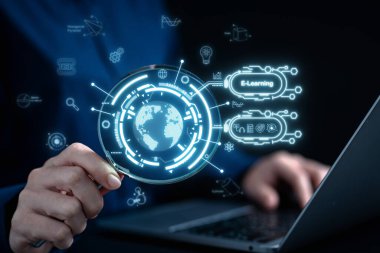 Çevrimiçi öğrenme kavramına sahip bir eğitim ikonu. Laptop mezuniyeti ve eğitimi olan biri. Yüksek kalite fotoğraf.