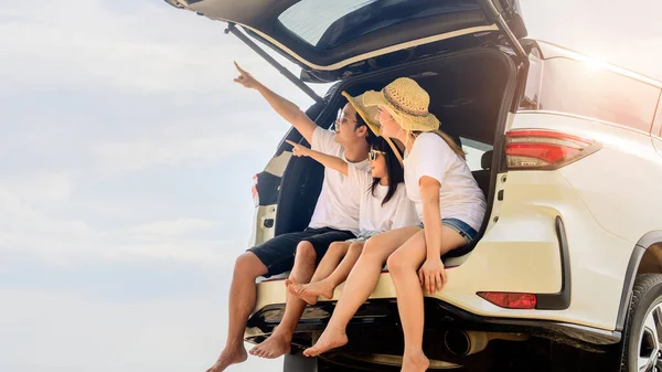 Glückliche Familienreise Strand Familie Mit Auto Roadtrip Auf See Sommer — Stockfoto
