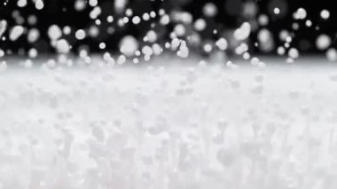 Yavaş Çekimde Süt Sıçratma ve Makro - Soyut Beyaz Enerji Zıplayan Sıvı Damlalar ve Sıçratmalar Yapar
