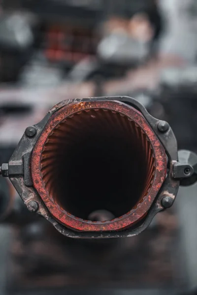 Kyiv 'in merkezinde yanan bir tankın namlusu 10.22.2022