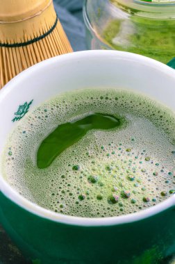 Bir fincan sıcak matcha latte. Yüksek kalite fotoğraf