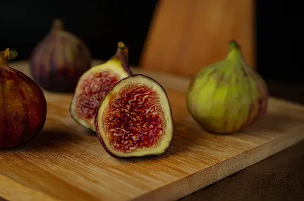 Kırmızı mor incir meyvesi arka planı. Yüksek kalite fotoğraf