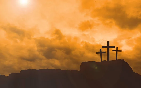 Kruis Rots Met Zonsondergang Hemel Achtergrond Christelijke Symbolen Religieus Concept — Stockfoto