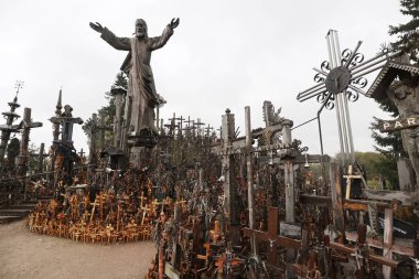 Kriziu Kalnas, Haç Tepesi, Lituania, Berg der Kreuze, Litauen 'deki Wallfahrtkind