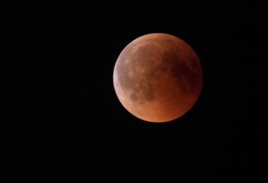 Ay tutulması - Kırmızı Renkli Ay