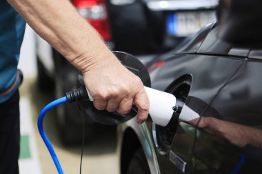 E-Mobilite, elektrikli araba şarj etmek.