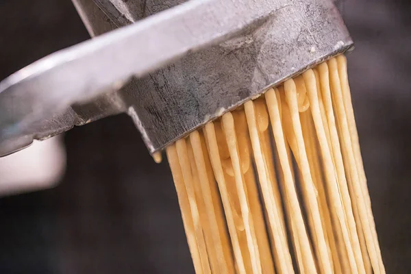 Sptzle-Spaetzle hazırlama, Swabian tipi erişte, yemek hazırlama.