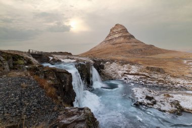 Kirkjufell Dağı ve Şelale Kirkjufellfoss, Snaefellsnes Yarımadası, Avrupa