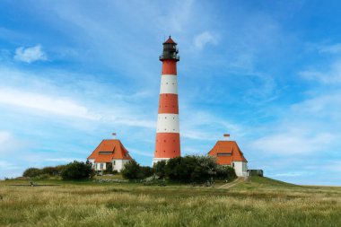 Almanya 'nın kuzeyinde Schleswig-Holstein eyâletinde Westerhever Deniz Feneri.