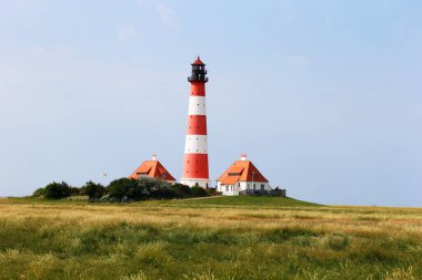 Almanya 'nın kuzeyinde Schleswig-Holstein eyâletinde Westerhever Deniz Feneri.