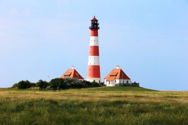 Almanya 'nın kuzeyinde Schleswig-Holstein eyâletinde Westerhever Deniz Feneri.