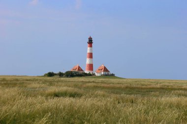 Almanya 'nın kuzeyinde Schleswig-Holstein eyâletinde Westerhever Deniz Feneri.