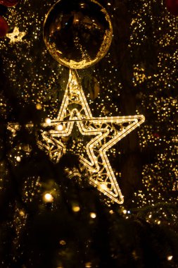 Ağaçtaki Noel Yıldızı