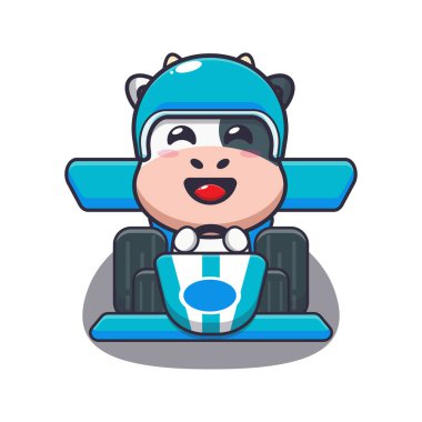 Şirin inek maskotu çizgi film karakteri yarış arabası sürüyor. Poster, broşür, ağ, maskot, çıkartma, logo ve simge için uygun vektör çizgi film.