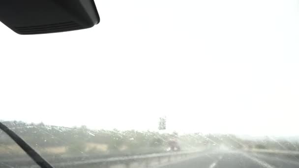 Video Från Det Främre Passagerarfönstret Kraftigt Regn Storm Och Vindrutetorkare — Stockvideo