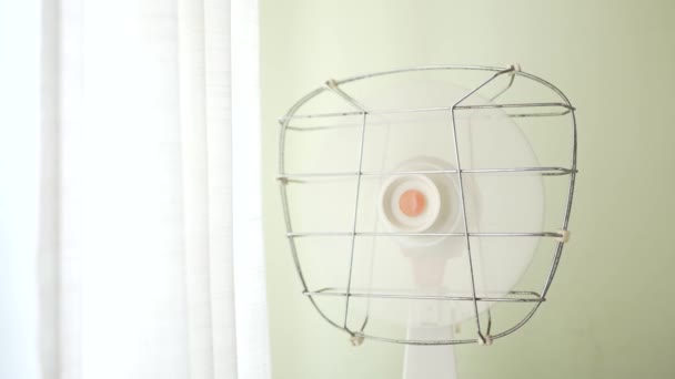 Ventilator Oscillerende Gordijn Aan Linkerkant Die Beweegt Met Lucht Geven — Stockvideo