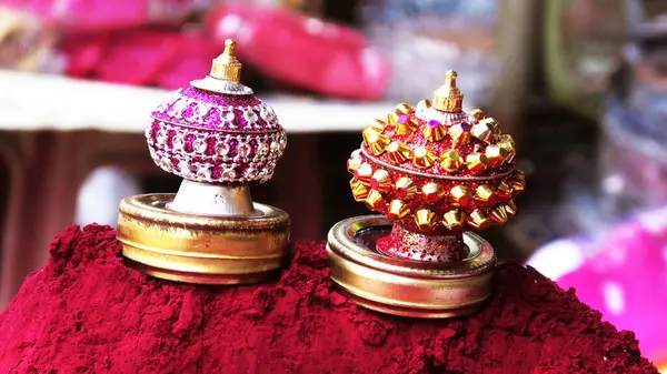 Традиционный Индийский Косметический Порошок Коробкой Vermilion — стоковое фото