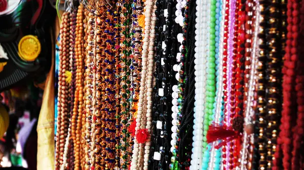 Łańcuchy Perłowe Wyświetlane Sklepie — Zdjęcie stockowe